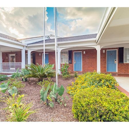 Winton Inn & Suites Barnwell Экстерьер фото