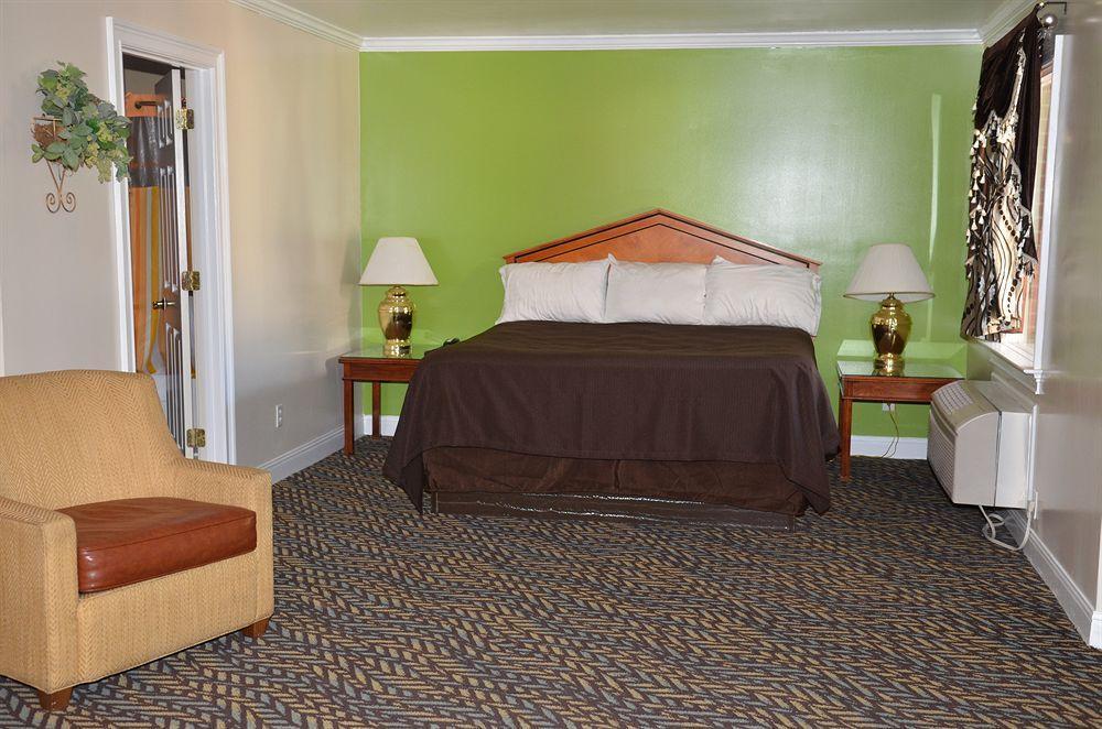 Winton Inn & Suites Barnwell Экстерьер фото
