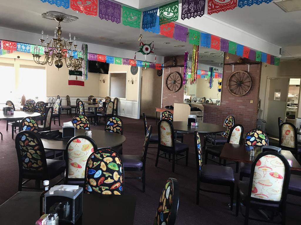 Winton Inn & Suites Barnwell Экстерьер фото