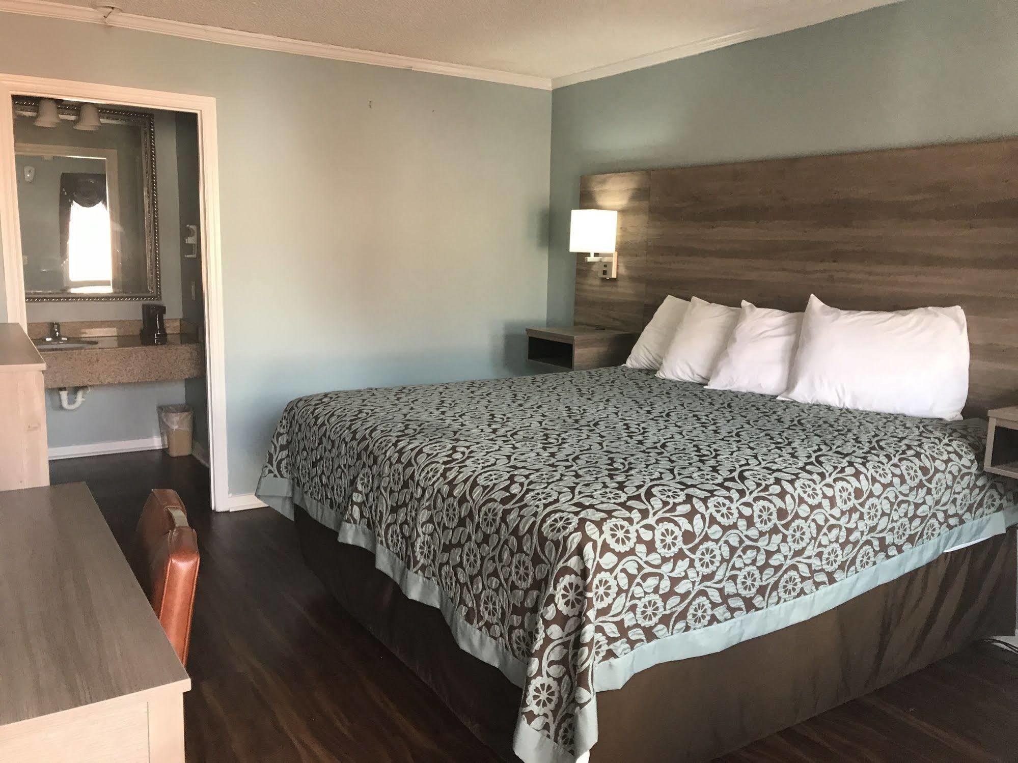 Winton Inn & Suites Barnwell Экстерьер фото