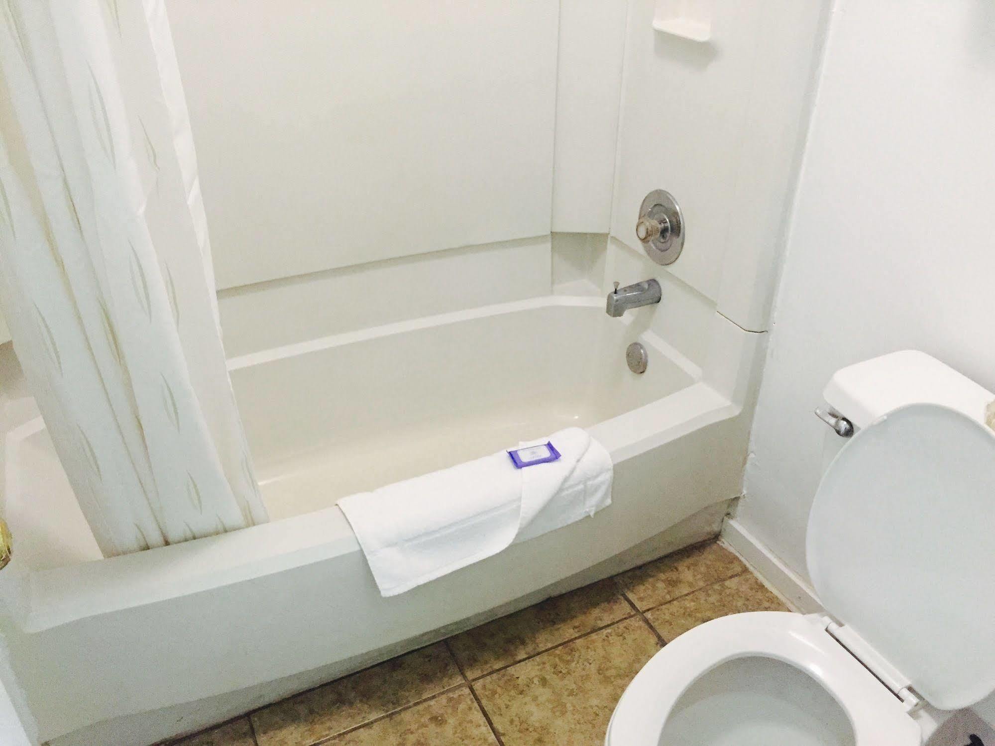 Winton Inn & Suites Barnwell Экстерьер фото