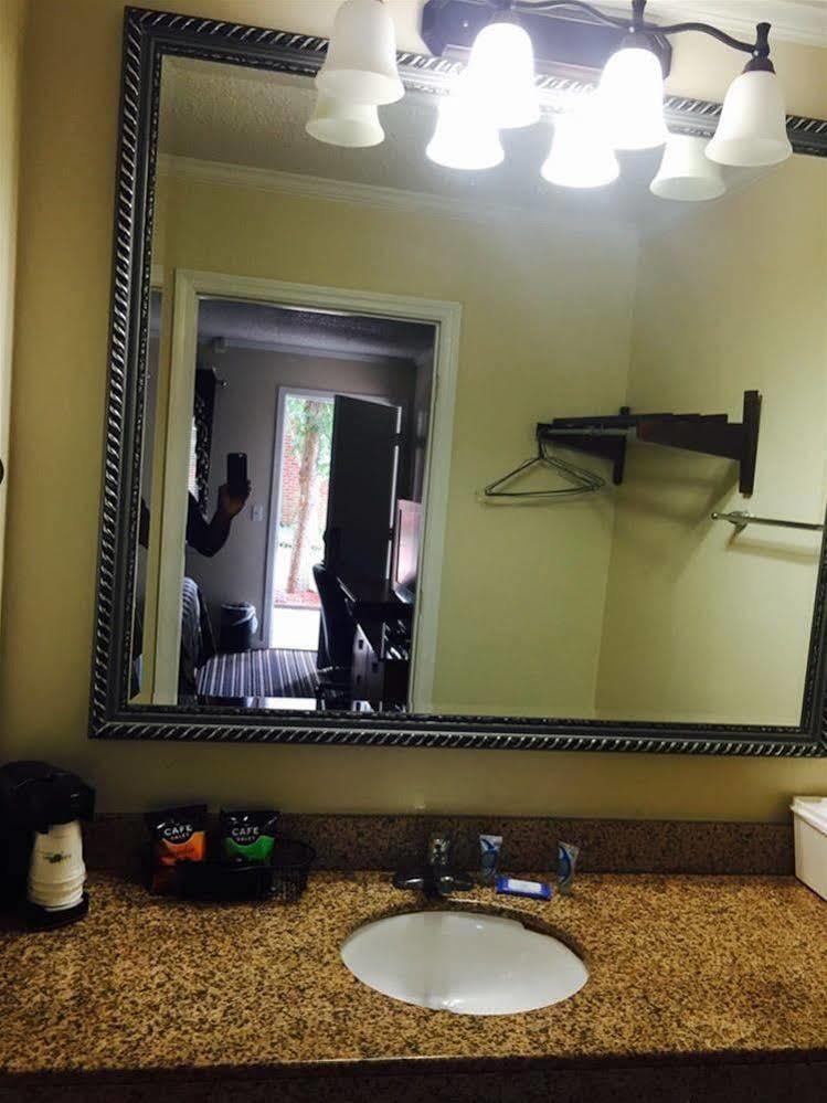 Winton Inn & Suites Barnwell Экстерьер фото