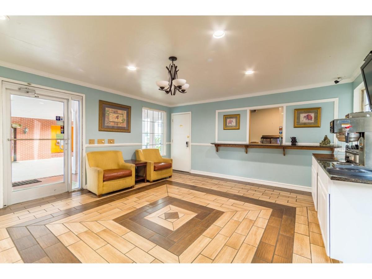 Winton Inn & Suites Barnwell Экстерьер фото