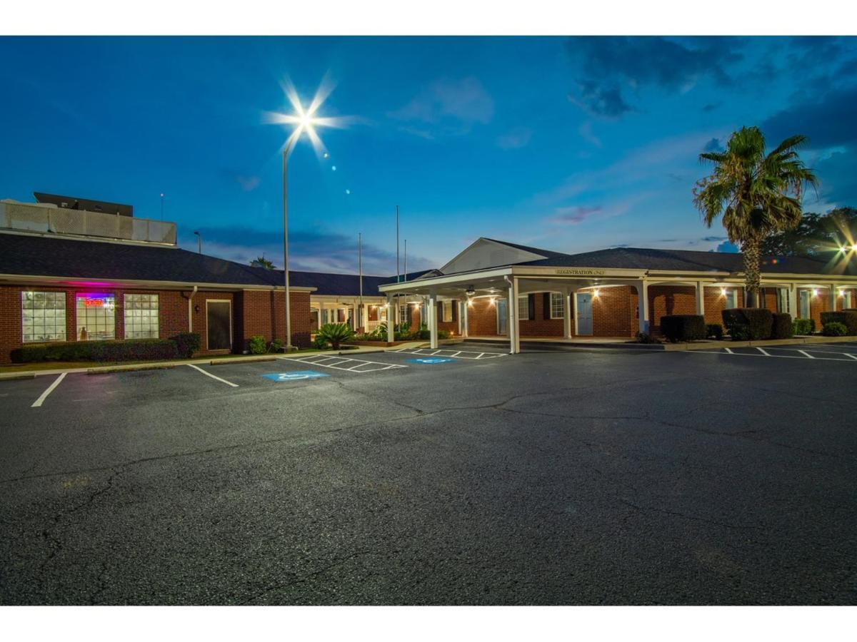 Winton Inn & Suites Barnwell Экстерьер фото