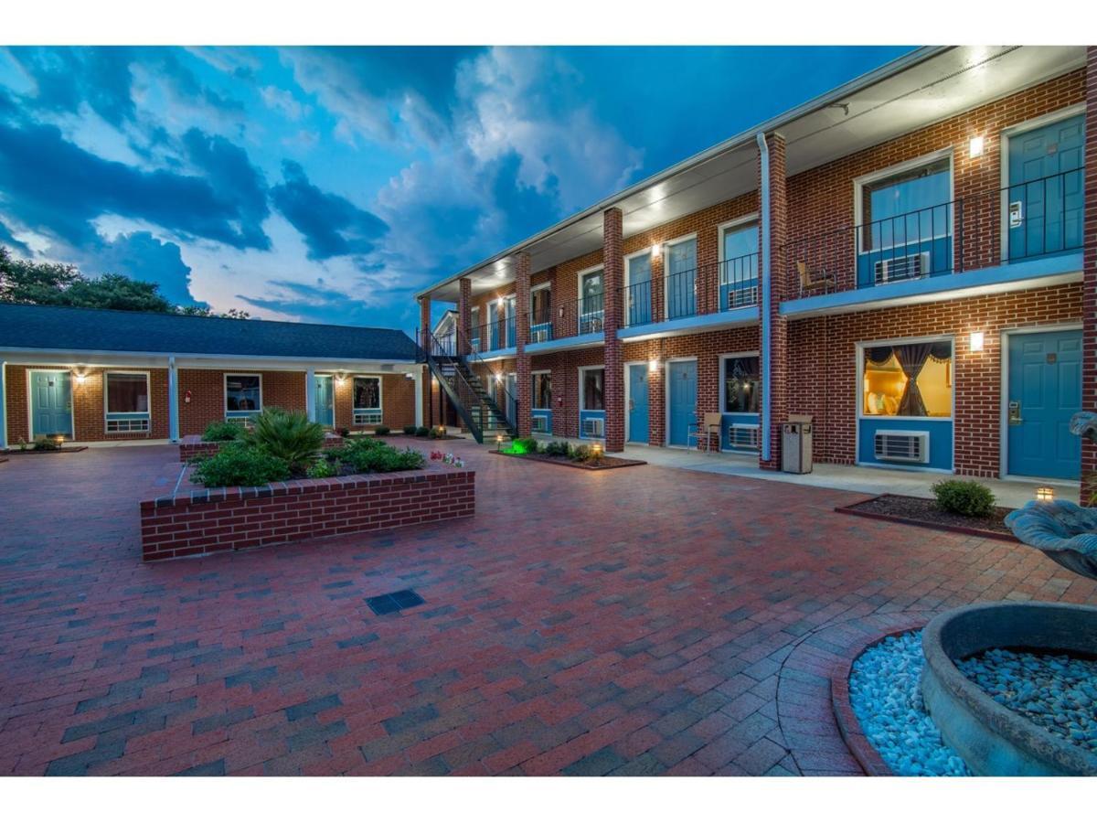 Winton Inn & Suites Barnwell Экстерьер фото