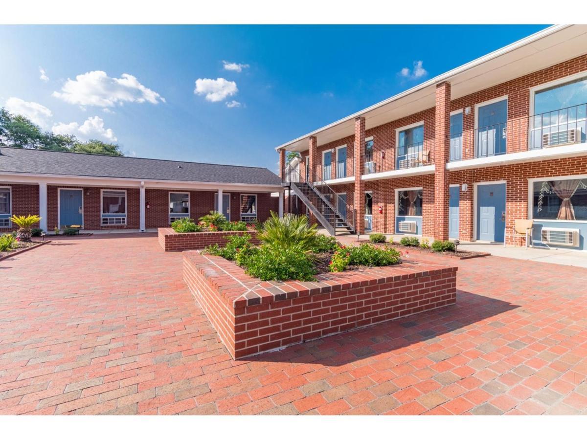 Winton Inn & Suites Barnwell Экстерьер фото
