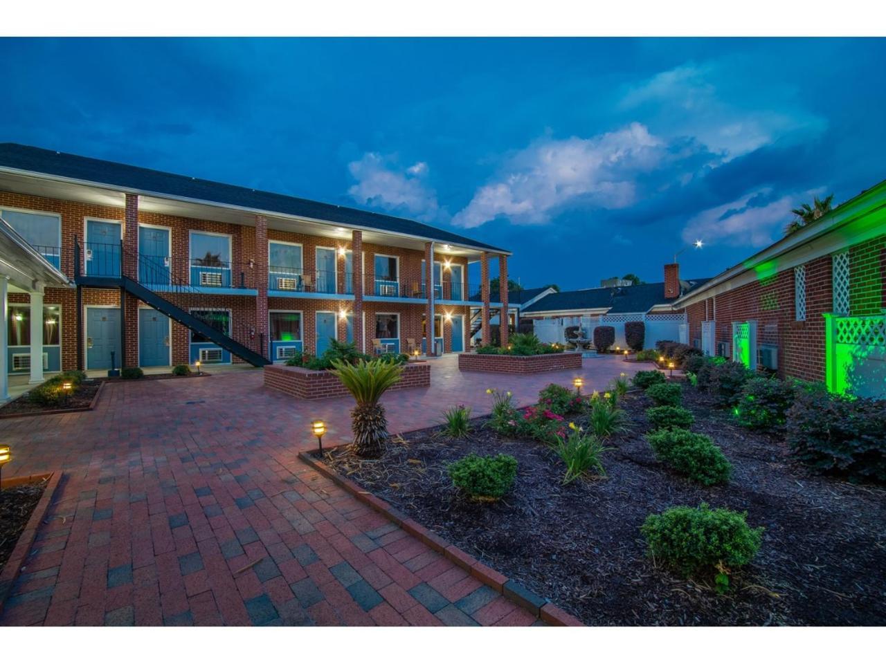 Winton Inn & Suites Barnwell Экстерьер фото